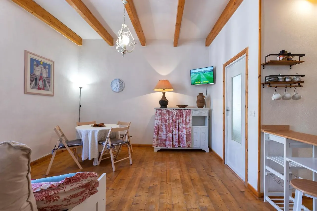 La Finestra Sul Teatro Apartment Alghero Italy