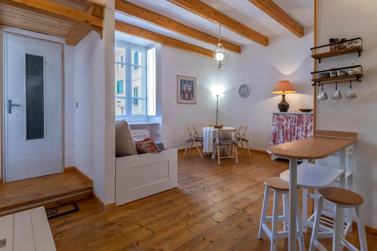 La Finestra Sul Teatro Apartment Alghero Italy